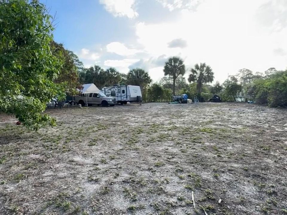 2nd image of 718 Fergusson Lane