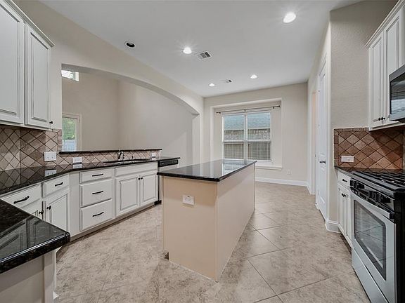 5th image of 22421 Pomina St
