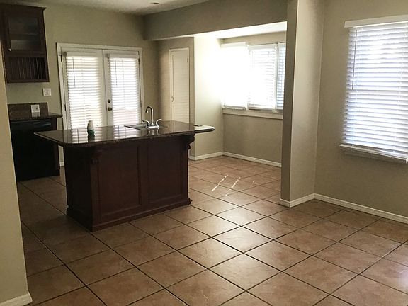 3rd image of 382 Kenoak Dr