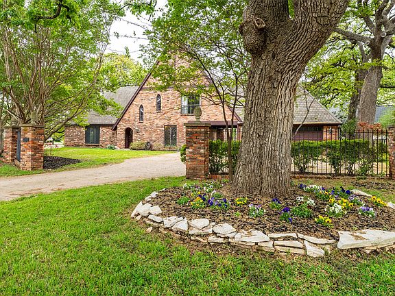 3rd image of 1308 Clover Hill Rd