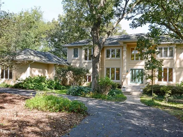 6N389 Creekside Dr, St Charles, IL 60175