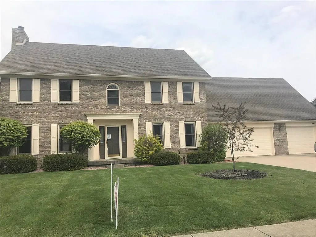 1099 Forest Commons Dr photo 1