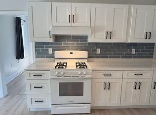 52 Holyoke St, Easthampton, MA 01027