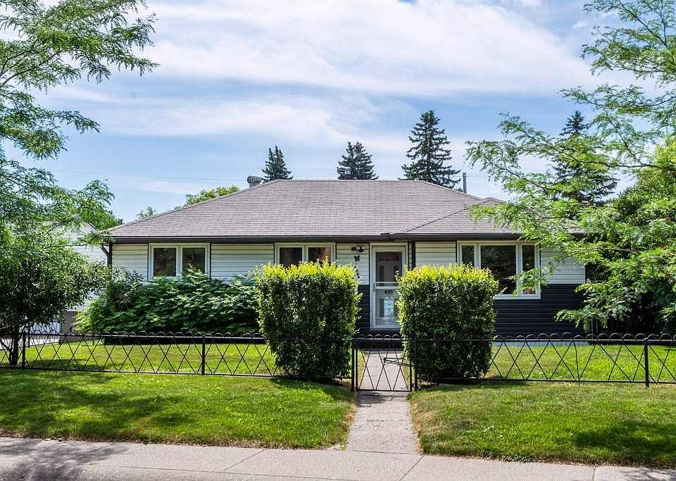 1st image of 2056 N Cottonwood Cres SE