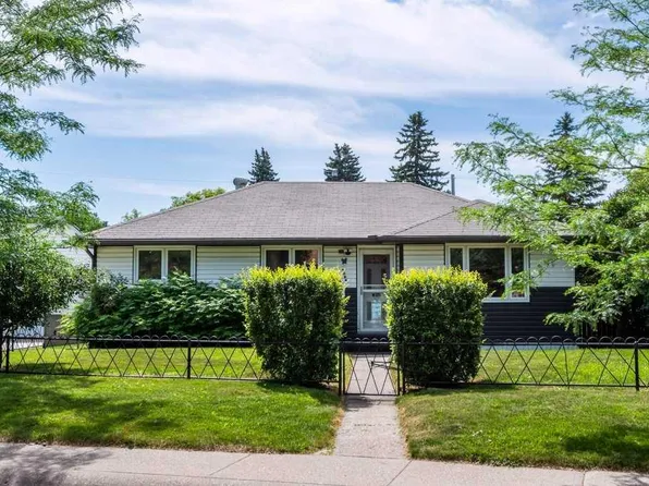 2056 N Cottonwood Cres SE, Calgary, AB T2B 1R3