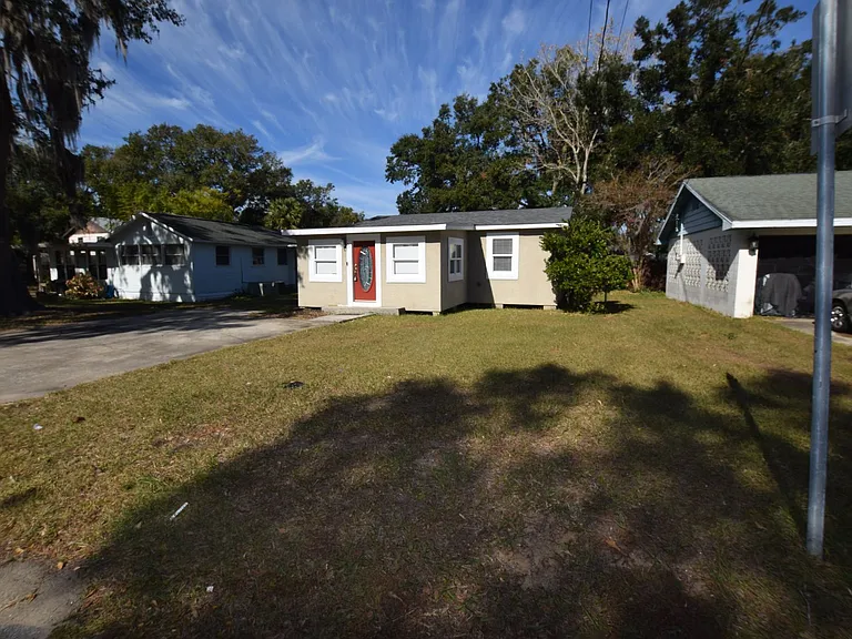 317 E Barnes Ave — Photo 3