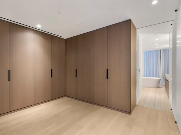 100 East 53rd Street image 20 of 35