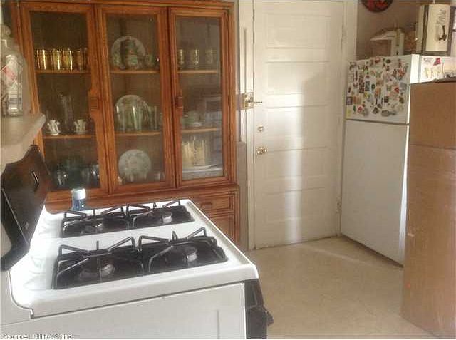 2nd image of 54 Ward St