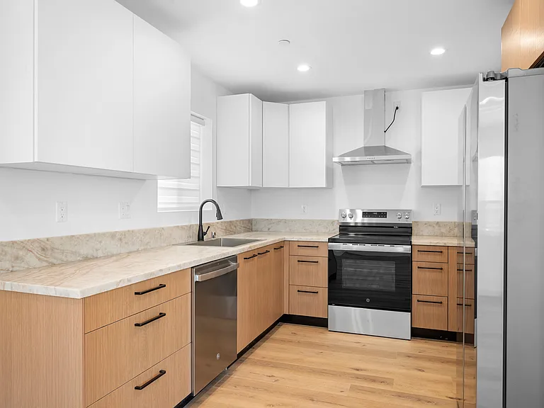 11047 Yarmouth Ave #47 — Photo 11