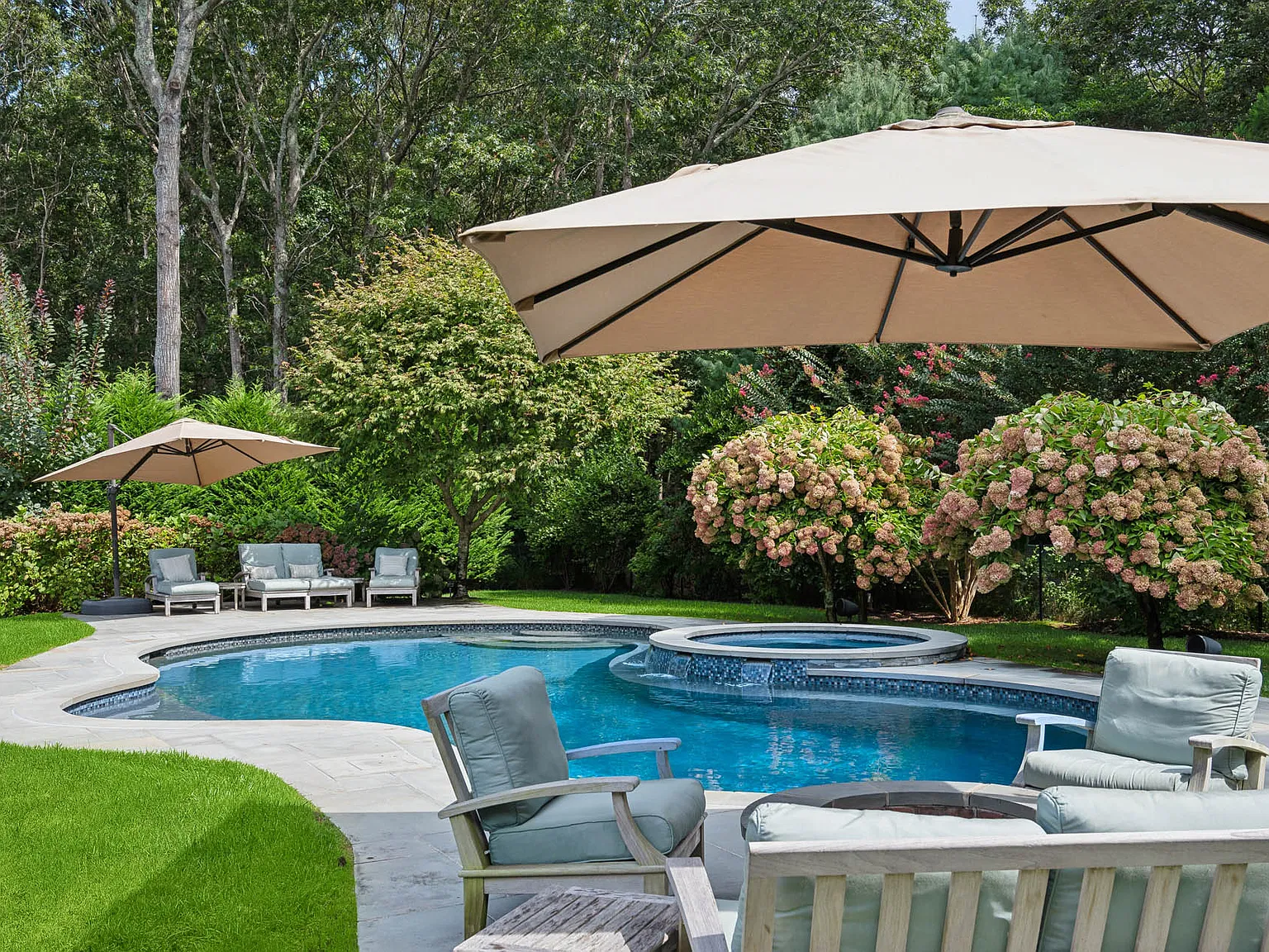 Elevated Summer Escape — Photo 4