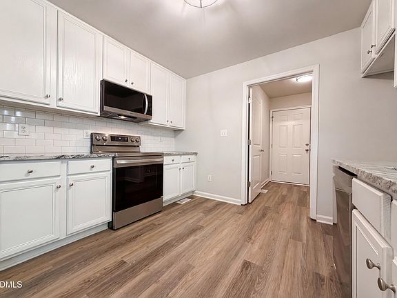 5th image of 409 Black Forest Dr