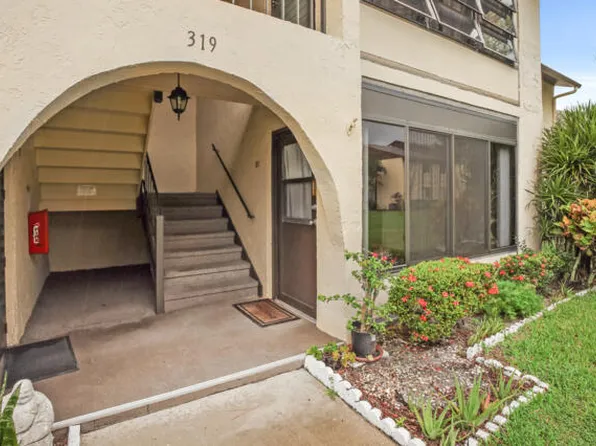 319 Pine Ridge Circle #B1, Greenacres, FL 33463
