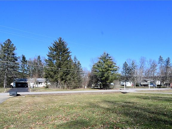 2nd image of 884 Sioux Ln