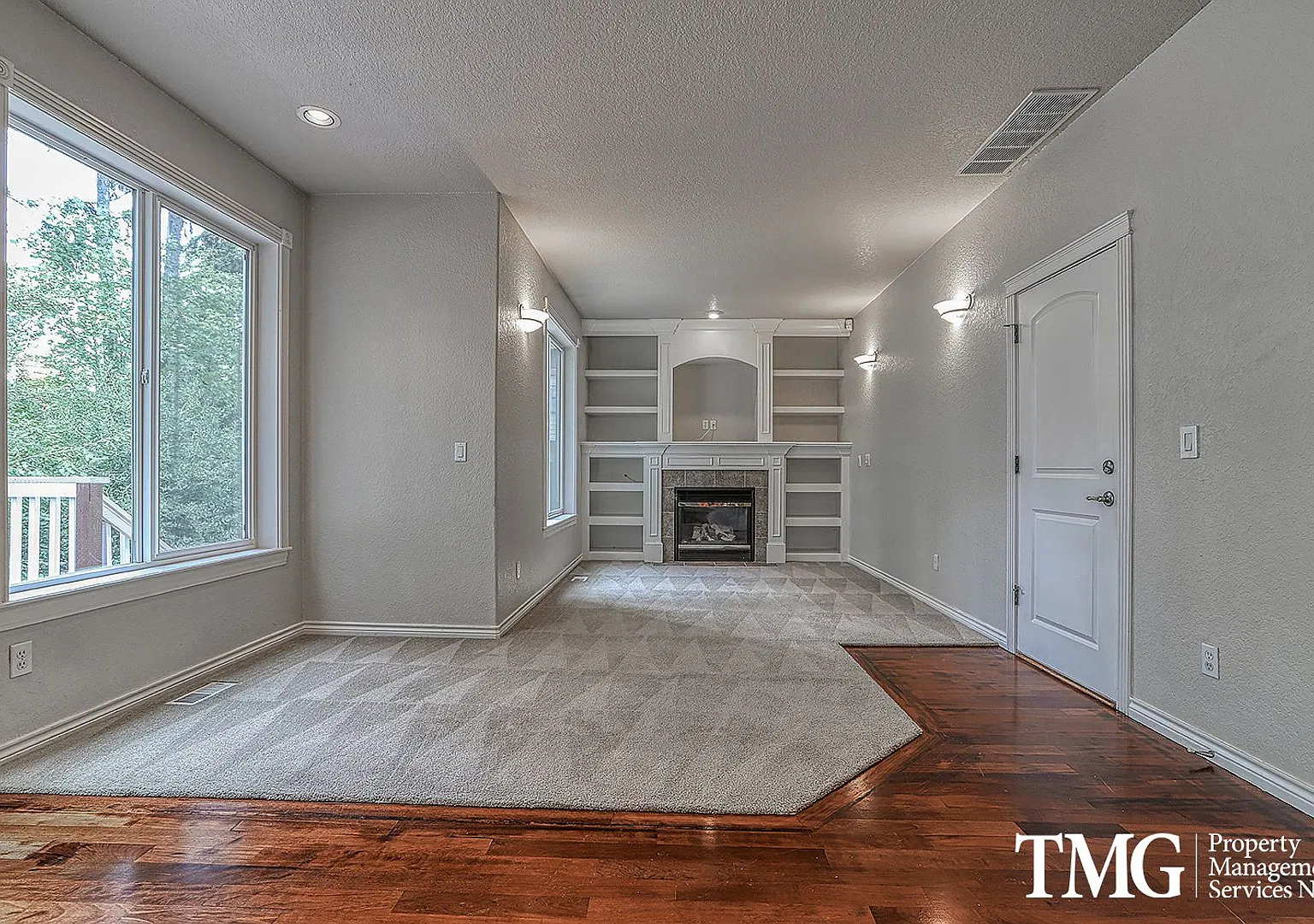 Beautiful 4br/2.5ba home with 3 car garage, deck, AC and more! — Photo 4