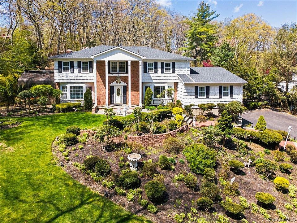 7 Stepping Stone Crescent, Dix Hills, NY 11746 | Zillow