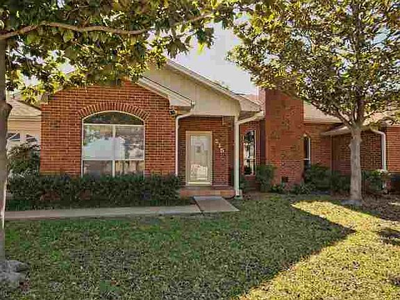 2nd image of 215 Meadowlakes Dr