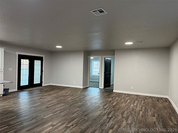 5th image of 305 W Ash Ave