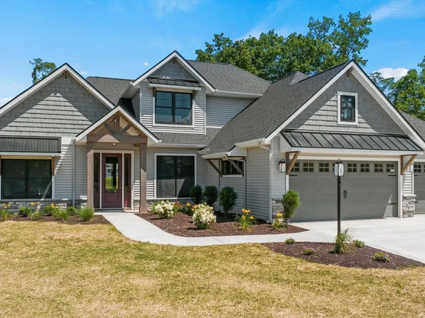 688 Skillet Ave, Huntertown, IN 46748