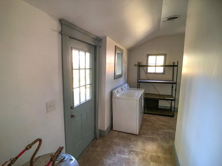 1813 Elliott Ave — Photo 32