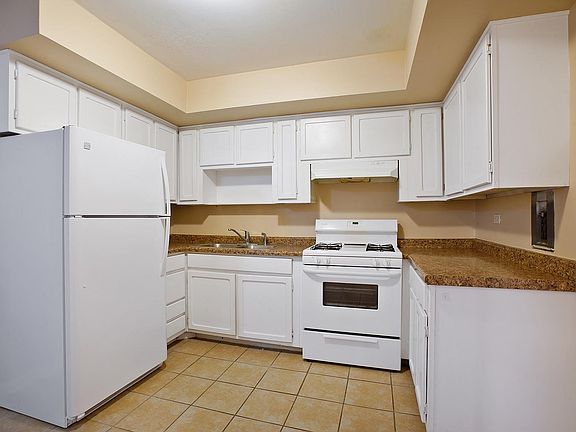 4th image of 1103 Holiday Ln APT 16