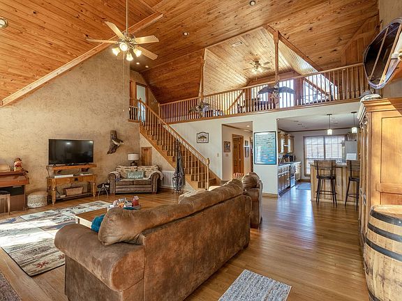 4th image of 270 Raintree Valley Rd