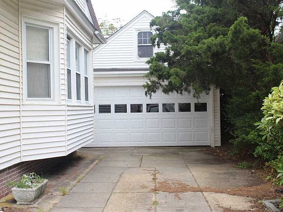 4th image of 835 Plaza Pl