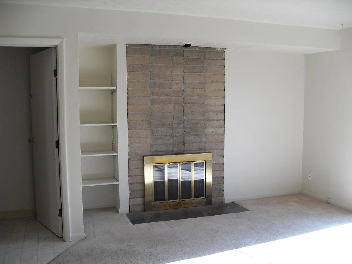 2 bed, 1.5 bath, 1100 sqft, $1,095 — Photo 3