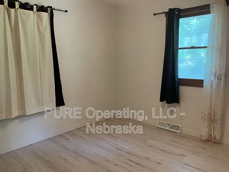 105 N Elm St — Photo 14