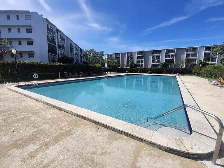 8600 N Sherman Cir #507 — Photo 7