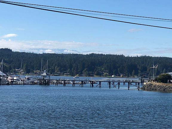 2nd image of 17960 Fjord Dr NE