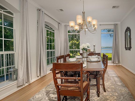 5th image of 207 La Costa Dr