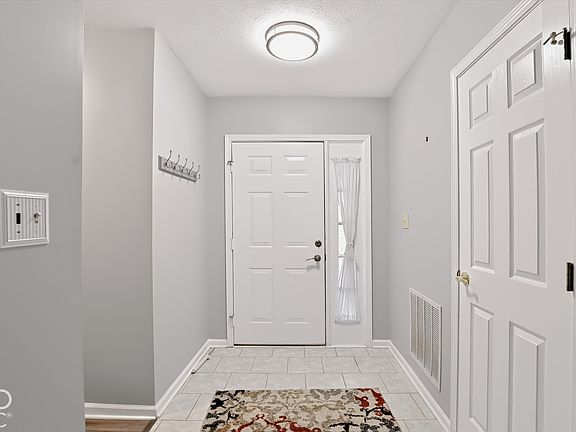 3rd image of 6404 Barberry Dr