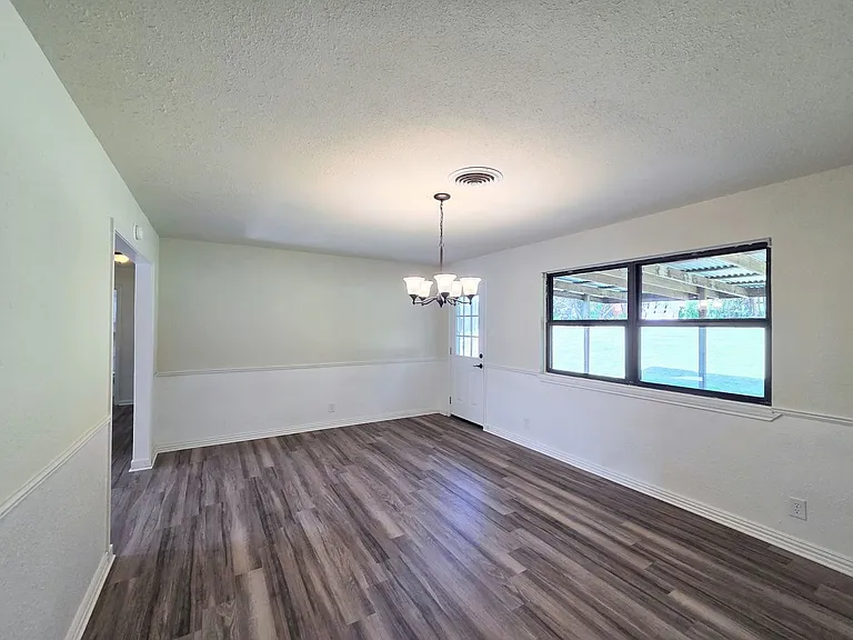 217 Ross Ave — Photo 20