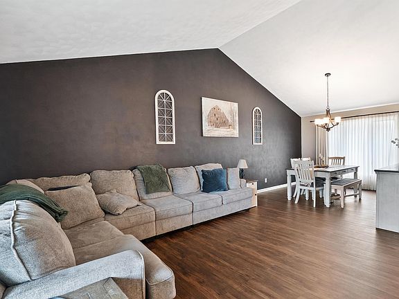 5th image of 6853 Prairienook