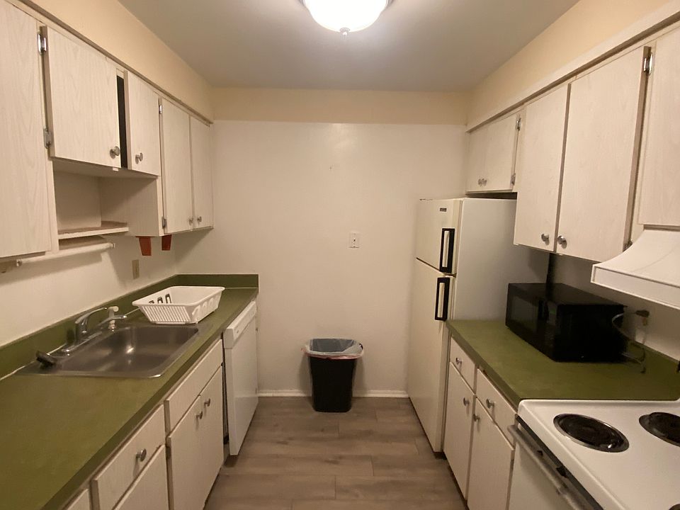 *Pictures are for a different unit until current unit pictures are available. Unit is not furnished.*