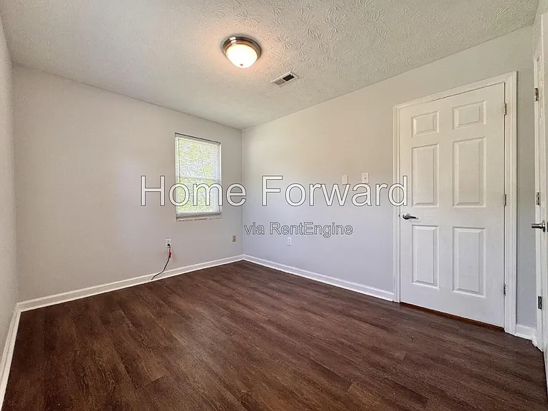 122 Estonia Dr — Photo 11