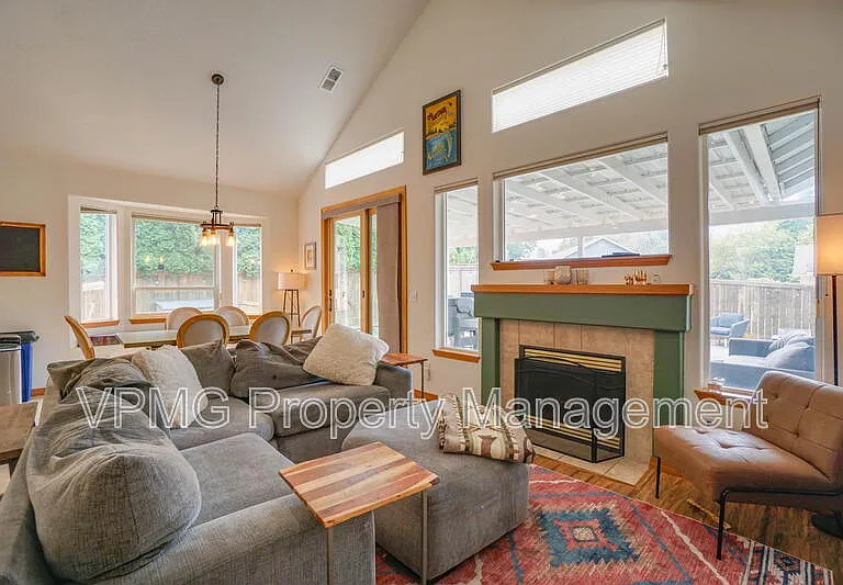 1204 NE 89th Ave — Photo 14
