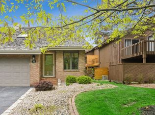 20 Lilac Ct, Schererville, IN 46375