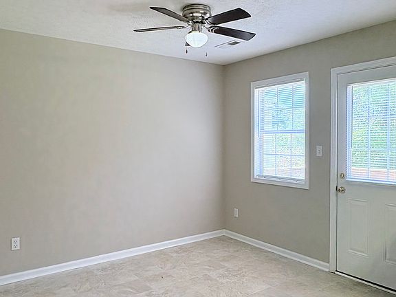 5th image of 3259 Spring Hollow Ave