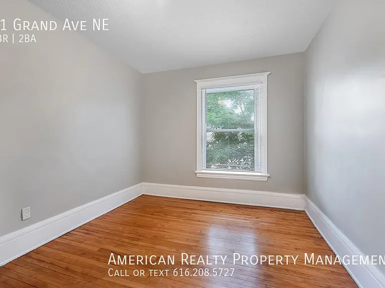 61 Grand Ave NE — Photo 16