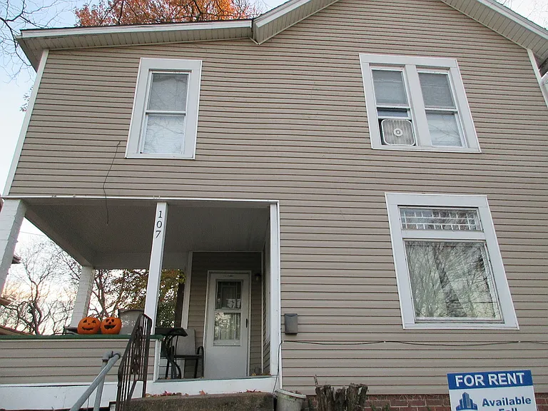 107 W State St — Photo 1