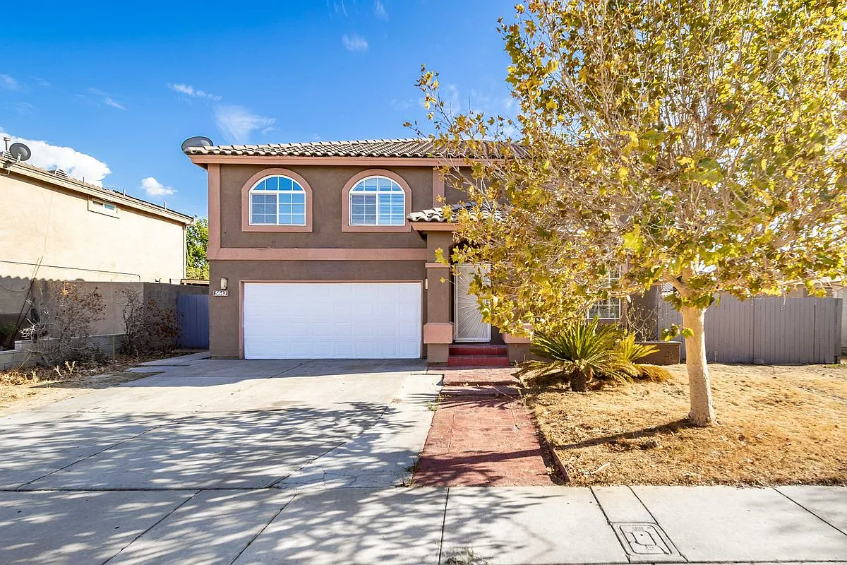 3 bed, 3.0 bath, 1807 sqft, $3,180 — Photo 1