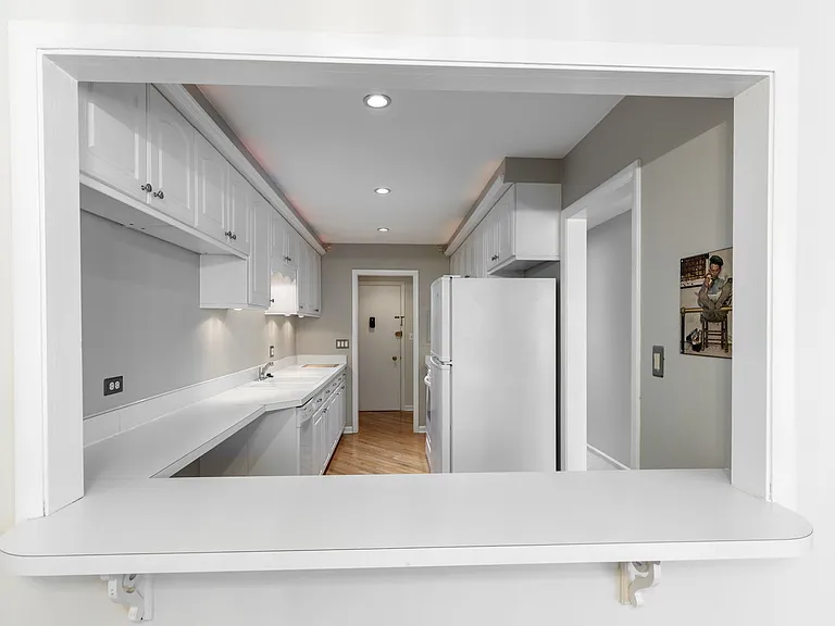 510 W Eastman St #2F — Photo 12