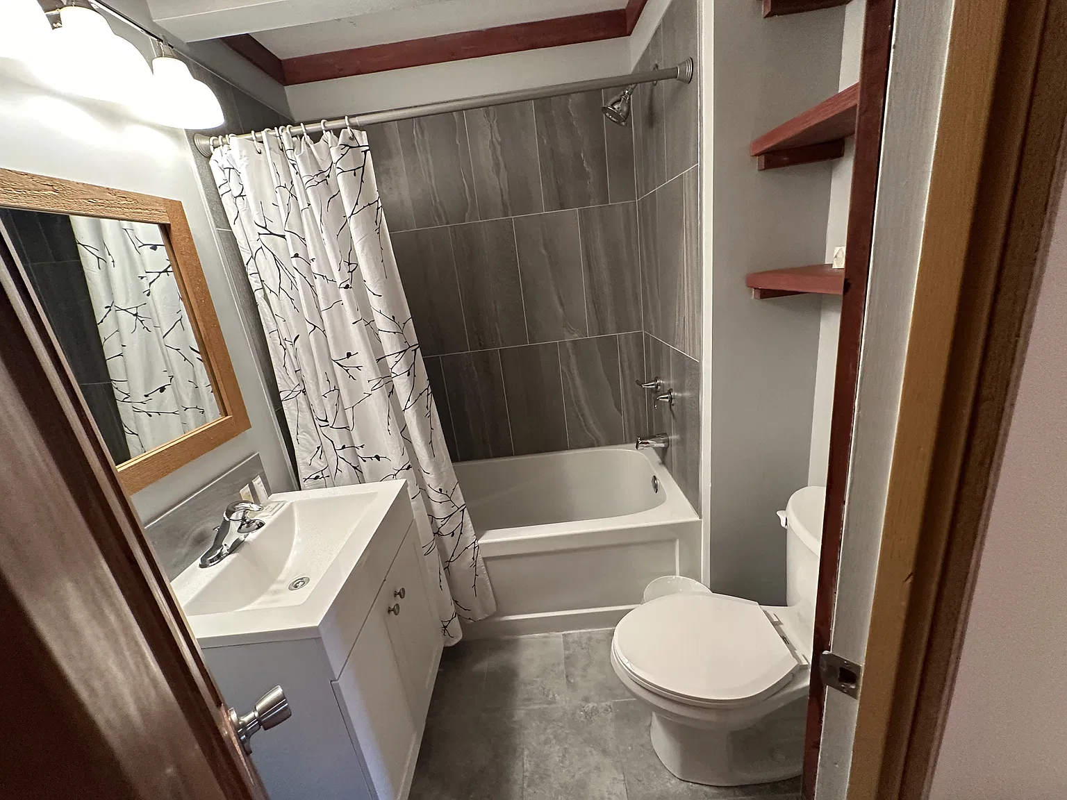 Furnished 1 bedroom condo in Gondola Village, Creekside — Photo 4