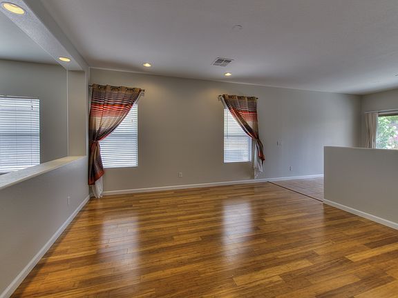 4th image of 1017 E Gwen St