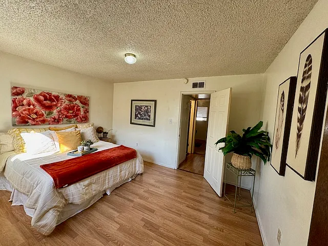 Completely Renovated Upstairs 2 Bedroom in NE Heights — Photo 11