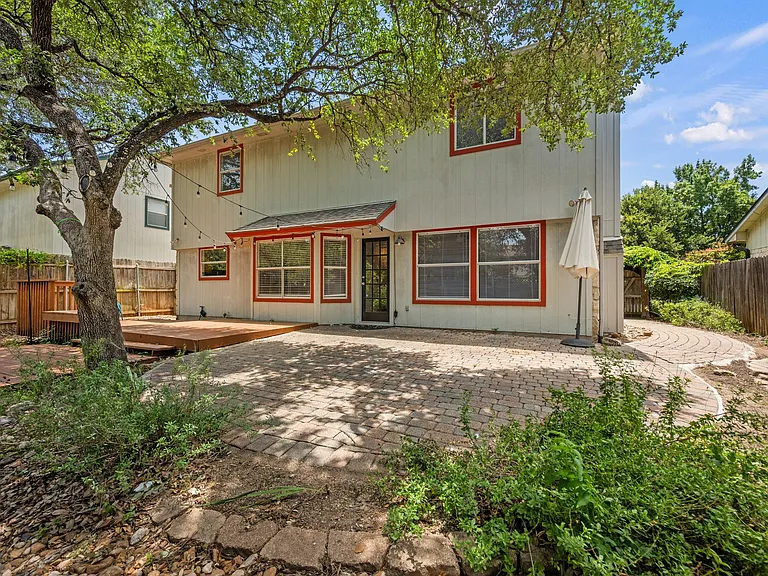 1901 Lobelia Dr — Photo 31