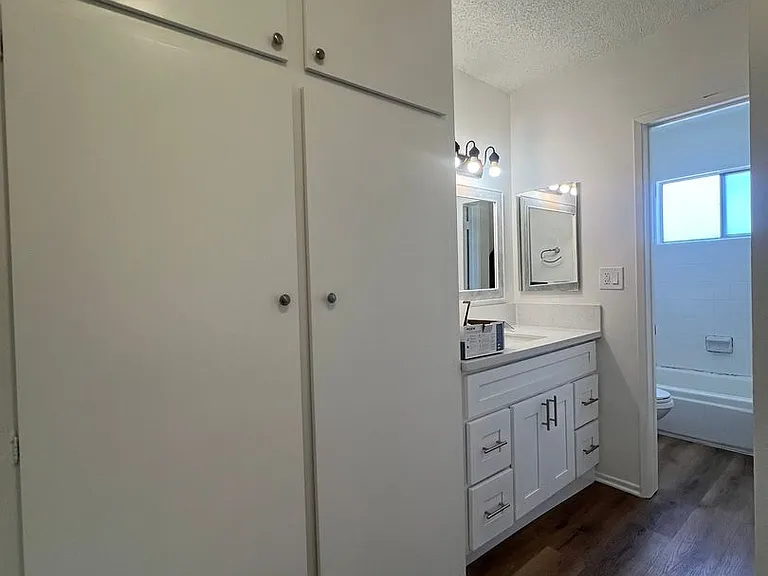 El Sorano Apartments — Photo 4