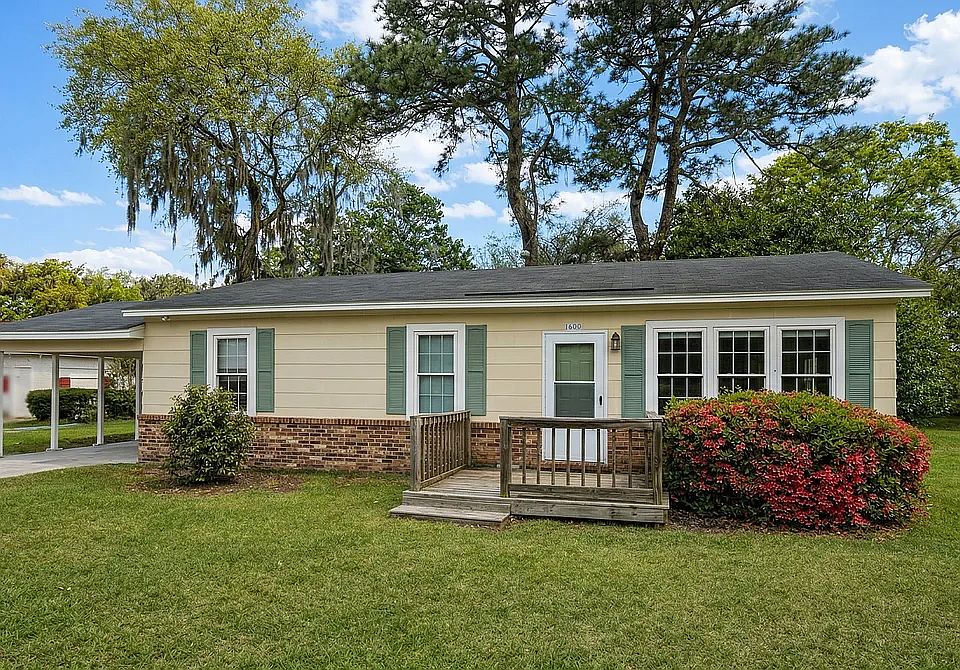 1st image of 1402 Greenlawn Dr