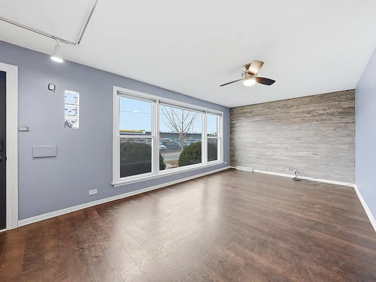 4605 S Laramie Ave — Photo 9